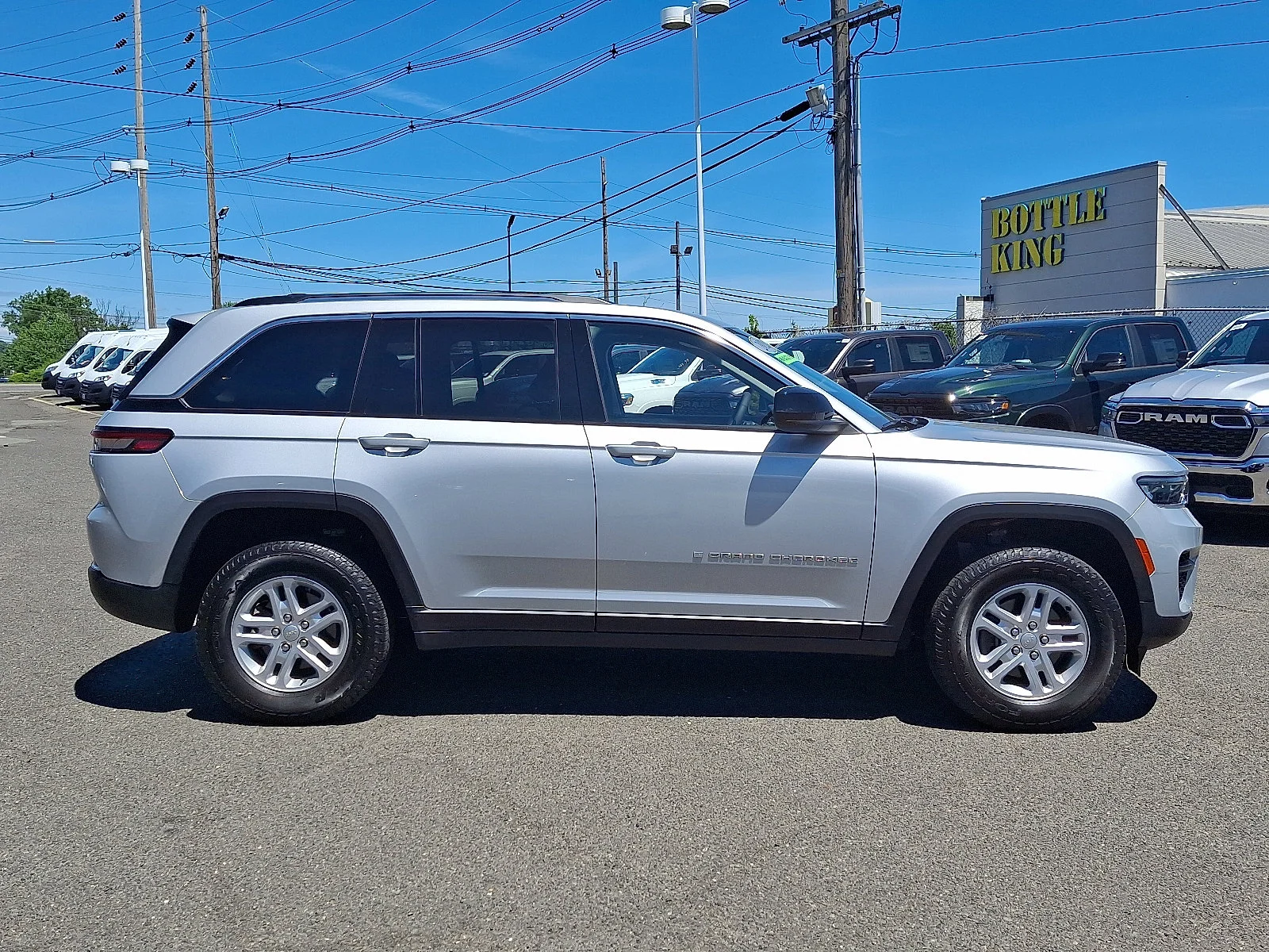Certified Used 2023 Silver Zynith Jeep Laredo image 8