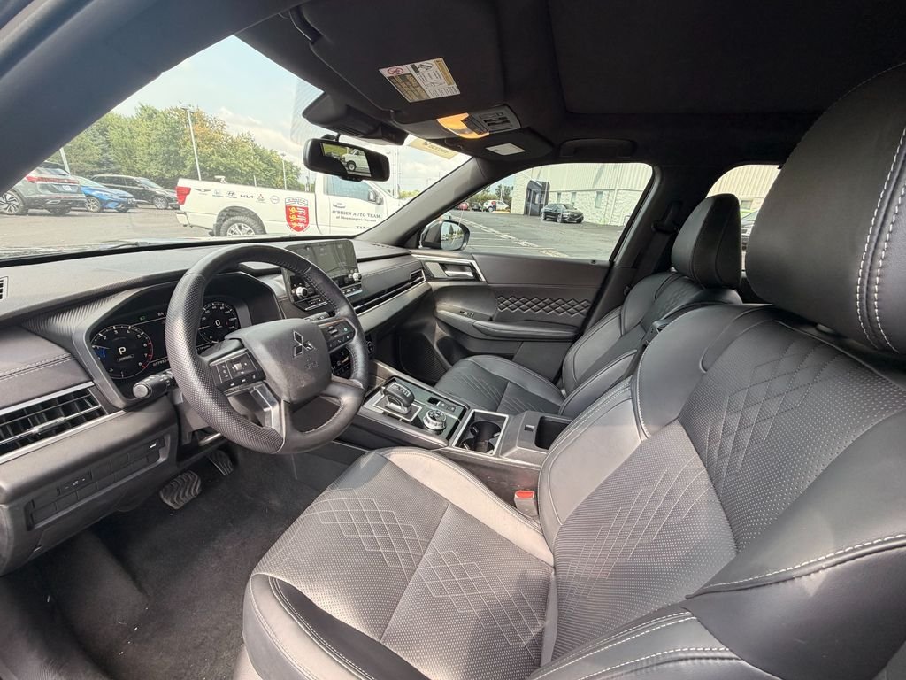 Used 2024  Mitsubishi SEL Black Edition image 12