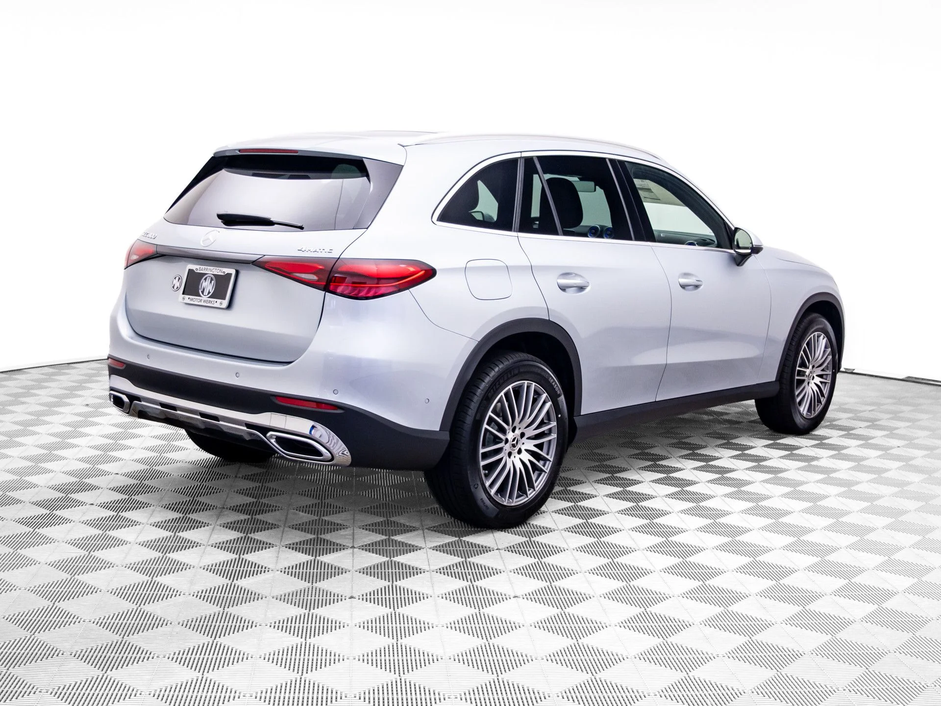 New 2026 Silver Mercedes-Benz GLC 300 image 5