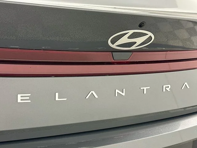 New 2026 Hyundai ELANTRA SE