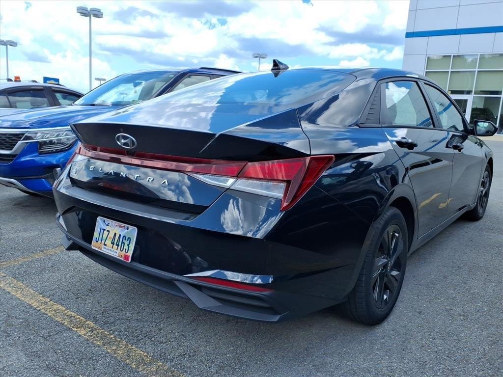 Used 2022 Phantom Black Hyundai SEL image 7