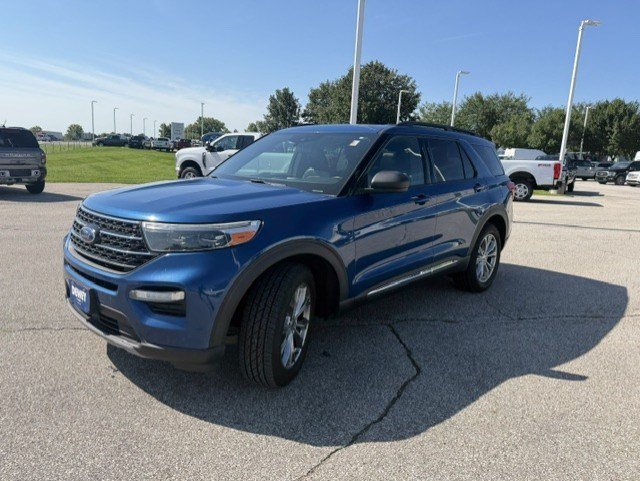 Certified Used 2020 Blue Metallic Ford XLT image 3