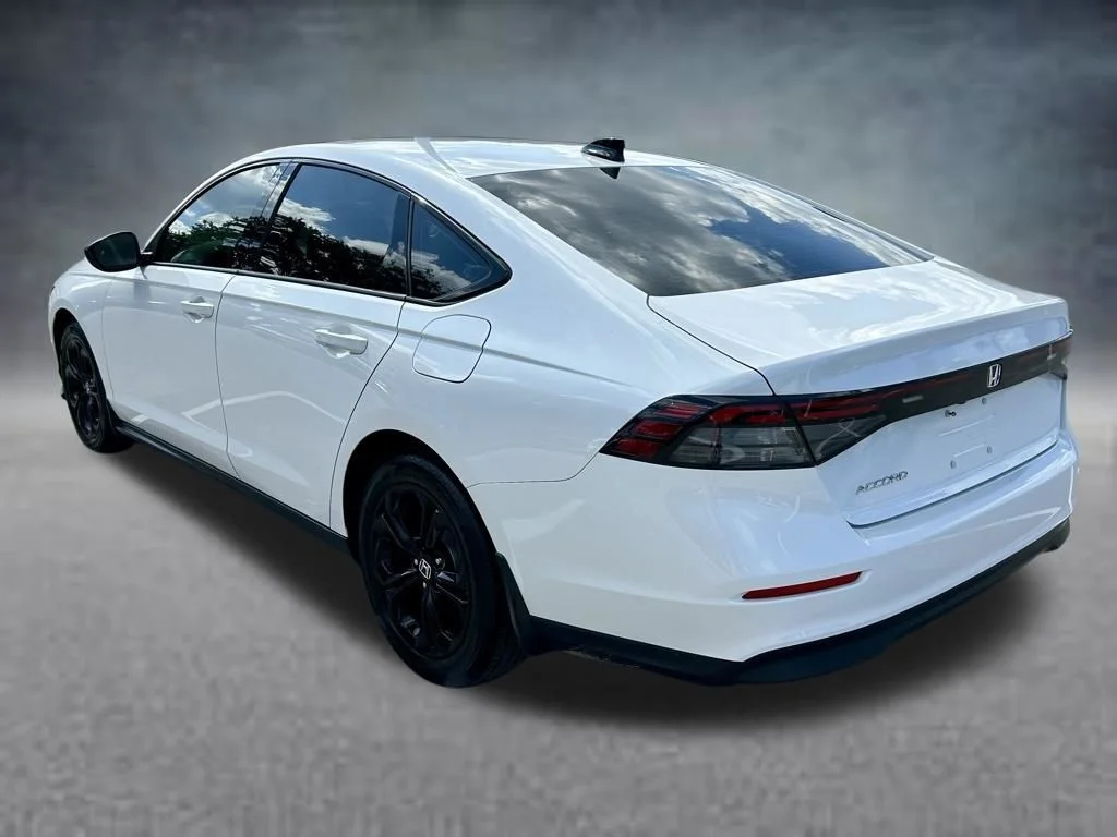 Used 2025 Platinum White Pearl Honda SE image 7
