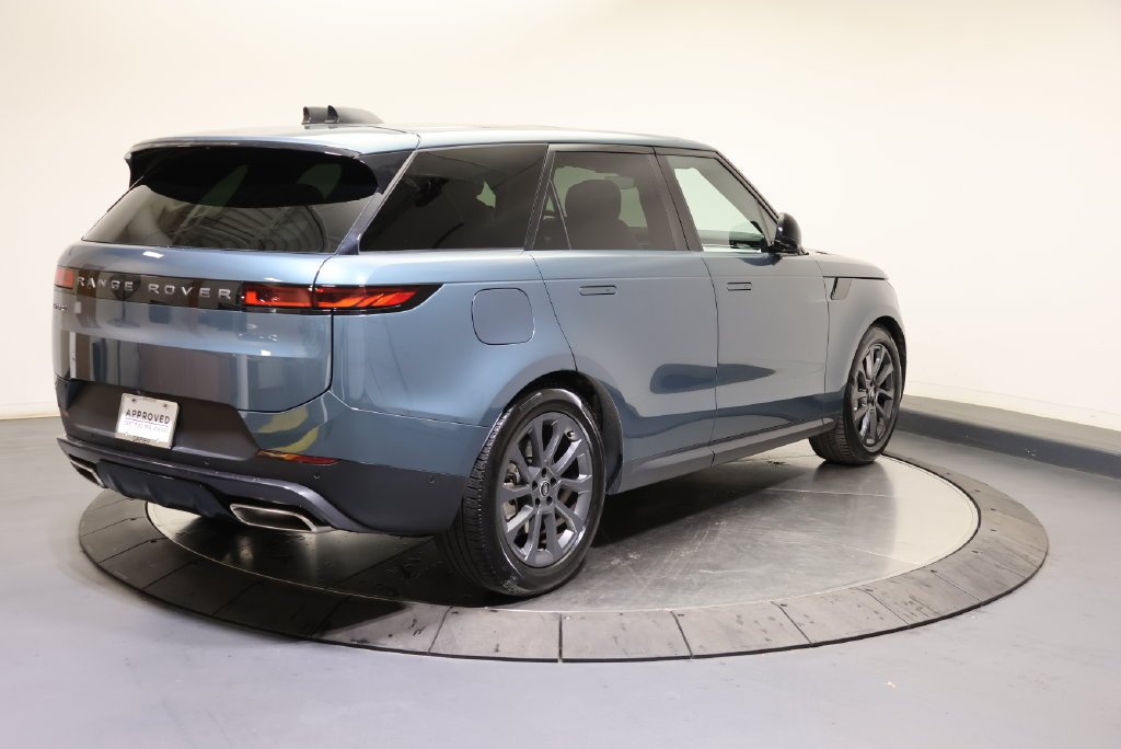 Used 2025 Giola Green Metallic Land Rover SE image 5