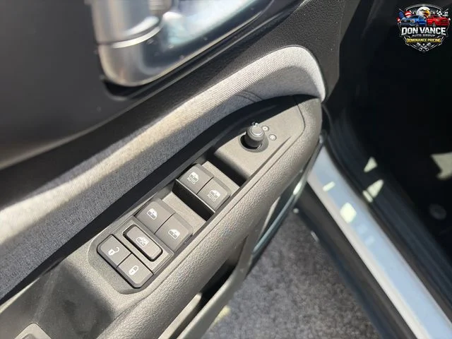 Used 2022 White Jeep Latitude Lux image 12