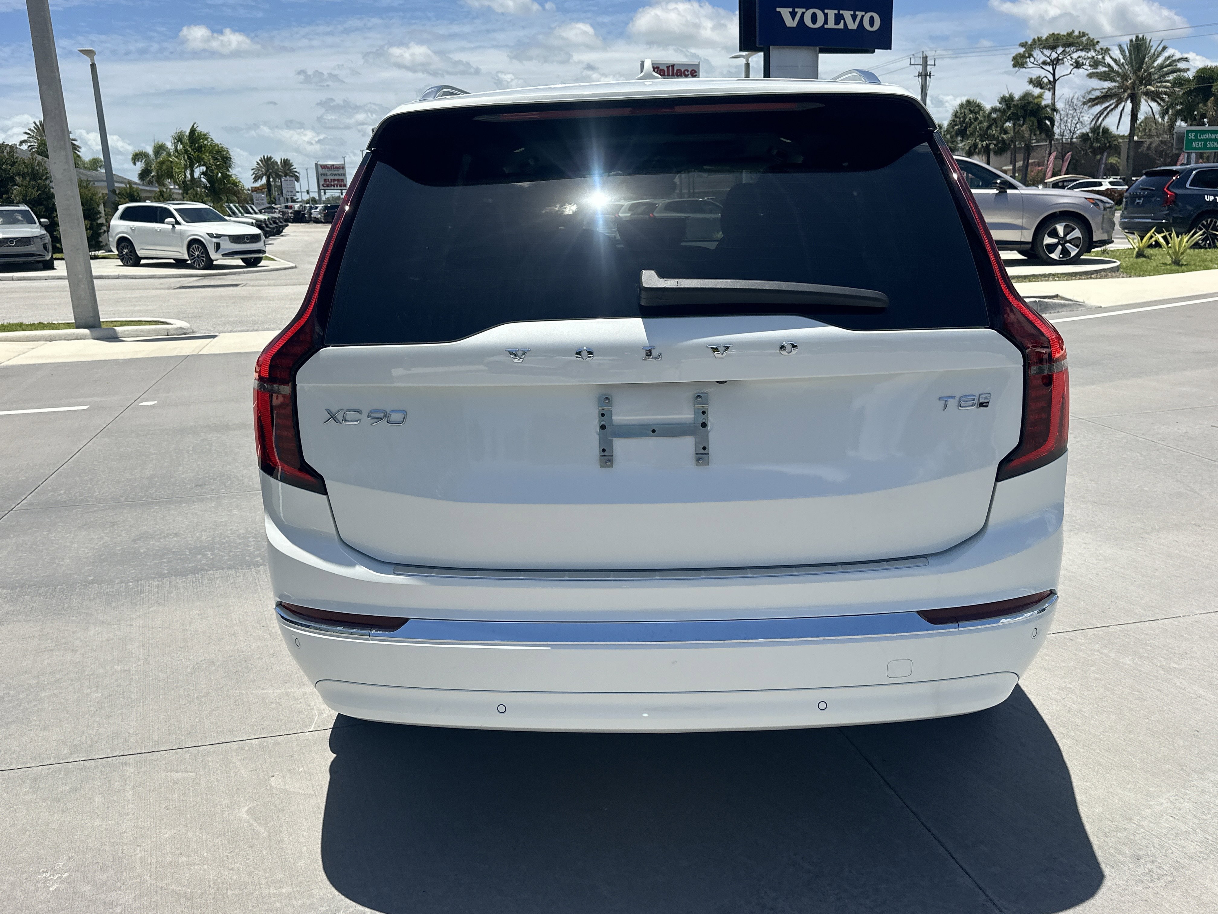 New 2026 Crystal White Volvo Core image 8