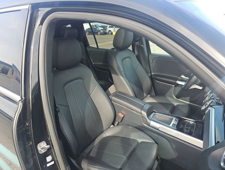 Used 2025 Black Mercedes-Benz GLB 250 image 6