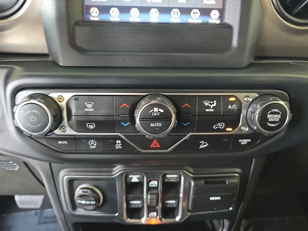 Used 2019 White Jeep Unlimited Sport S image 22