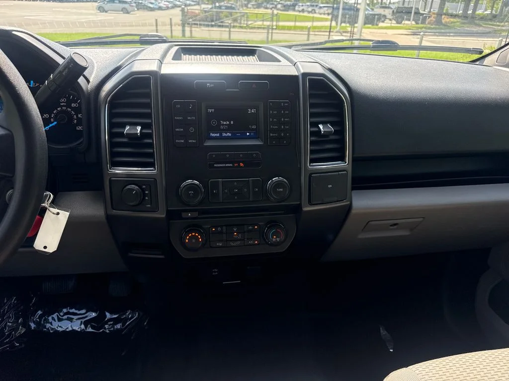 Used 2017 Ingot Silver Ford XLT image 18