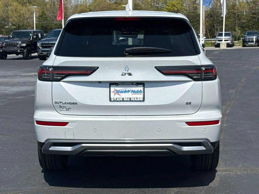 Used 2025 White Diamond Mitsubishi SE image 6