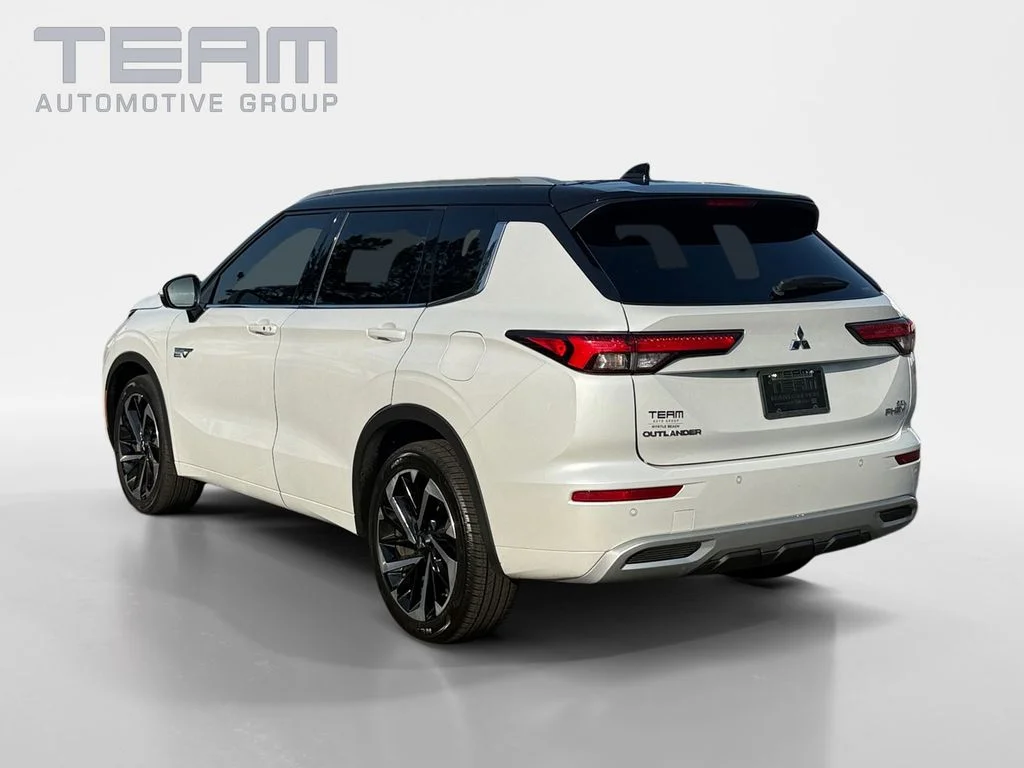 Used 2023  Mitsubishi SEL image 5