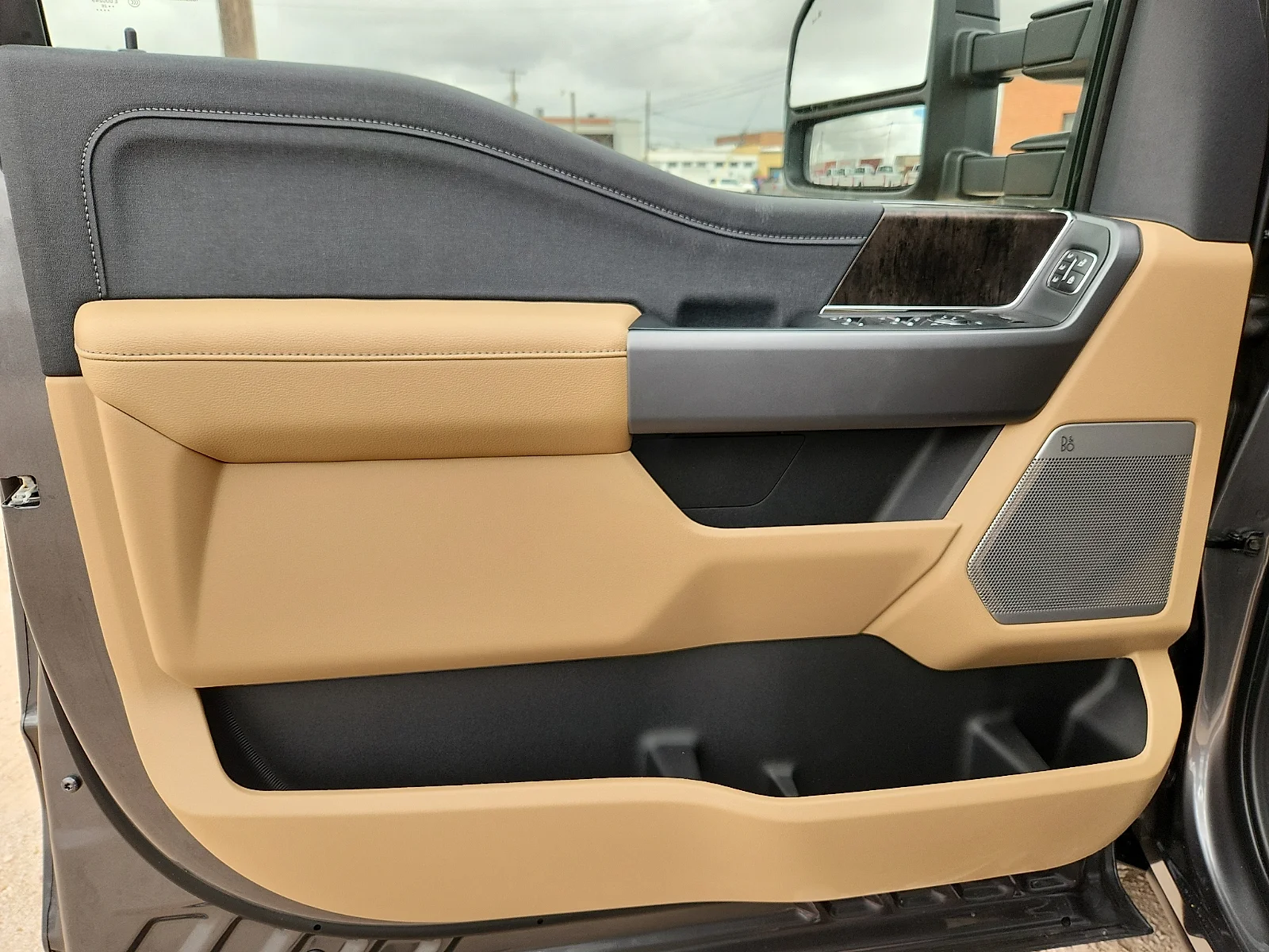 New 2026 Carbonized Gray Metallic Ford F-250® Lariat® image 14