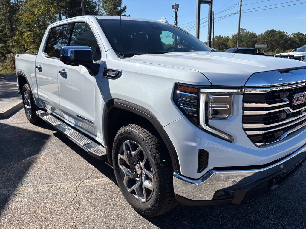 New 2026 Glacier White Tricoat GMC SLT image 2