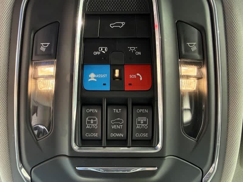 Used 2024 Baltic Gray Metallic Clearcoat Jeep  image 24