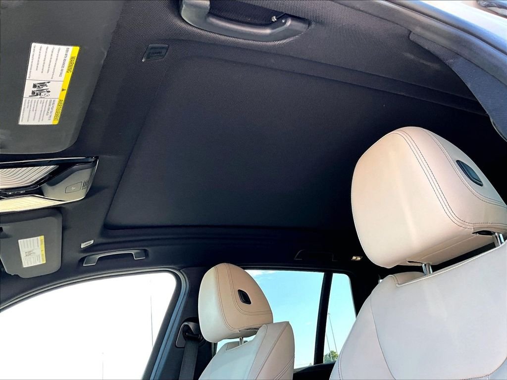 Used 2019 White BMW xDrive30i image 18