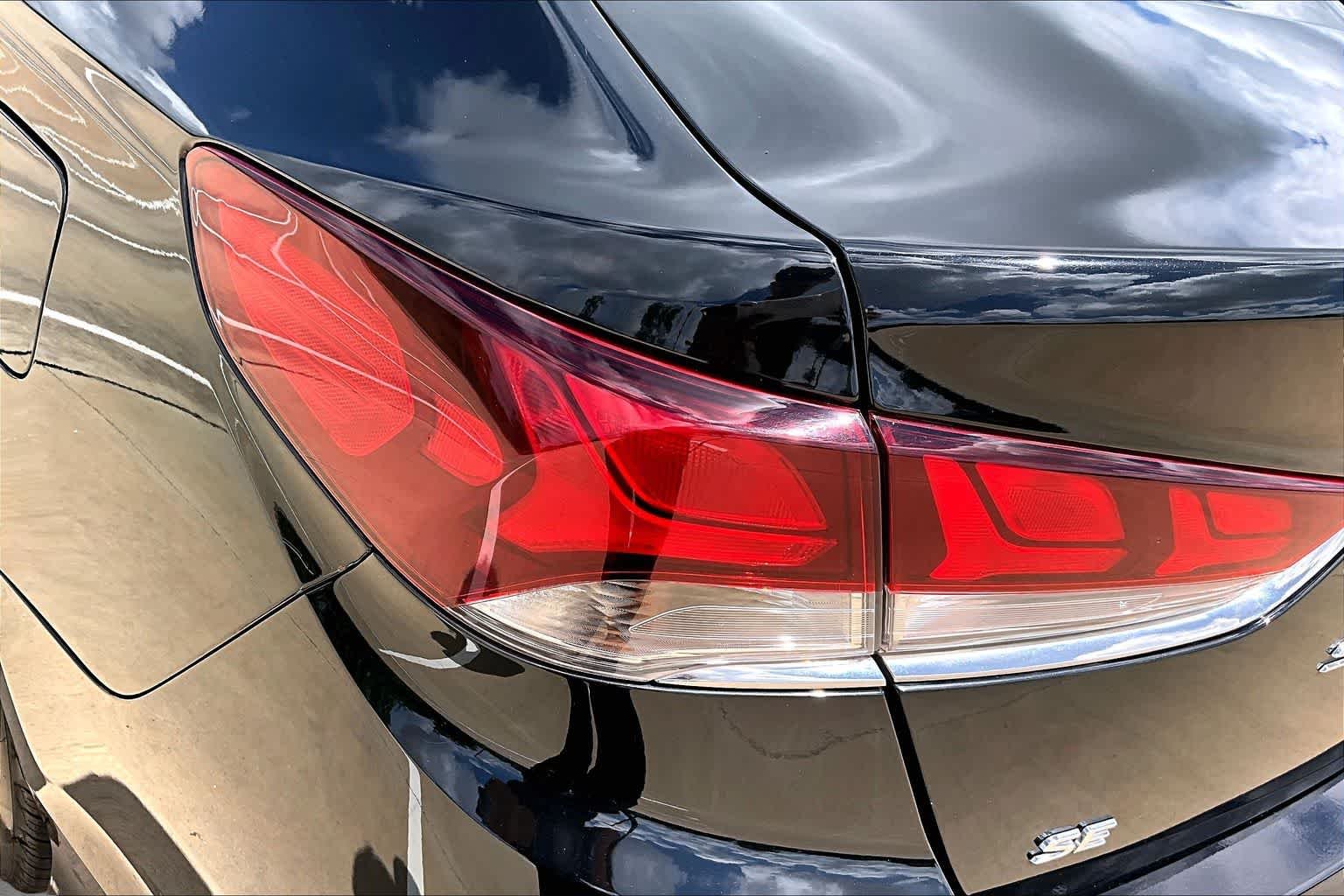 Used 2019 Phantom Black Hyundai SE image 26