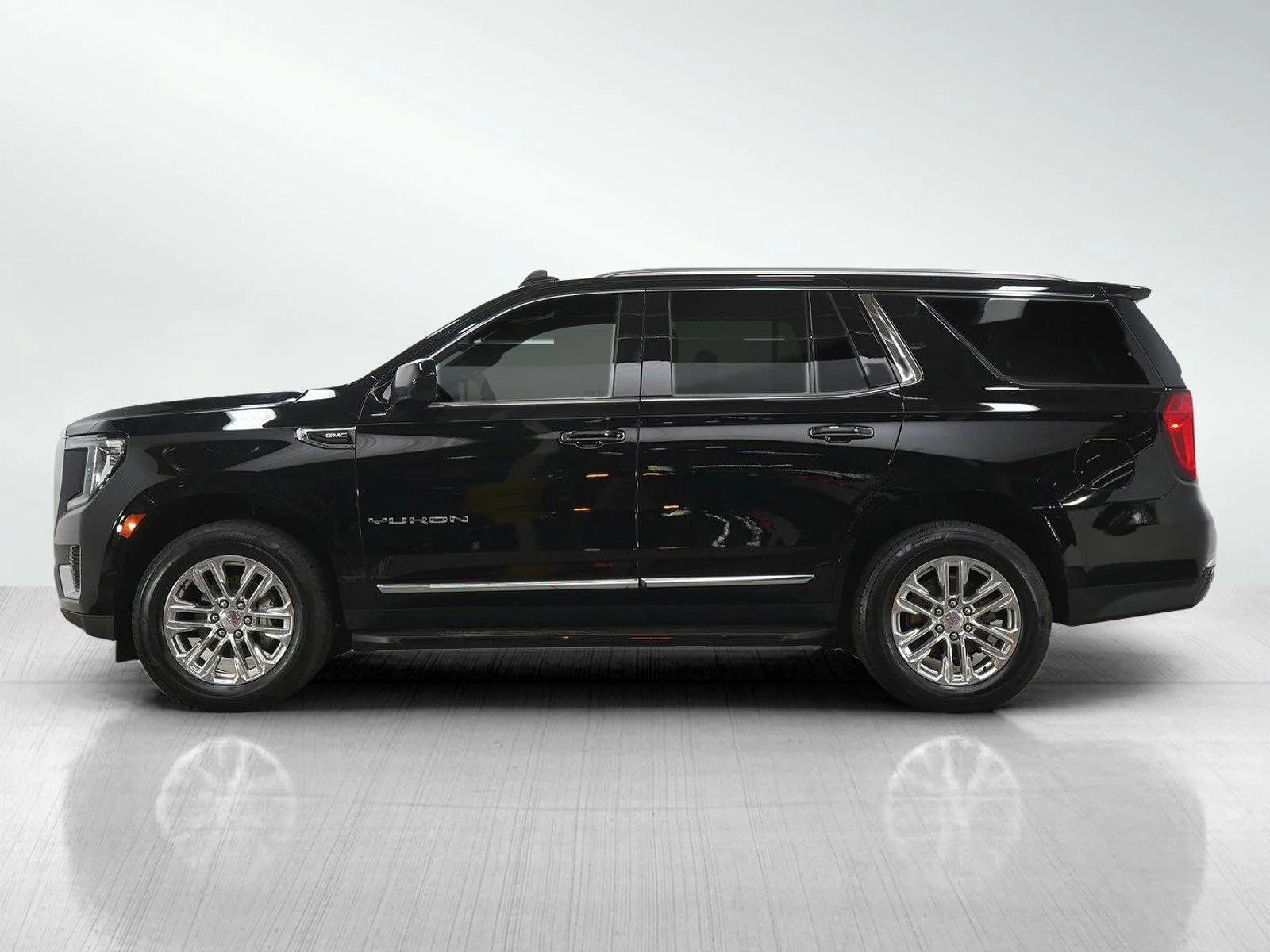 Used 2022 GMC Yukon SLT with VIN 1GKS2BKD3NR231559 for sale in Roseville, Minnesota