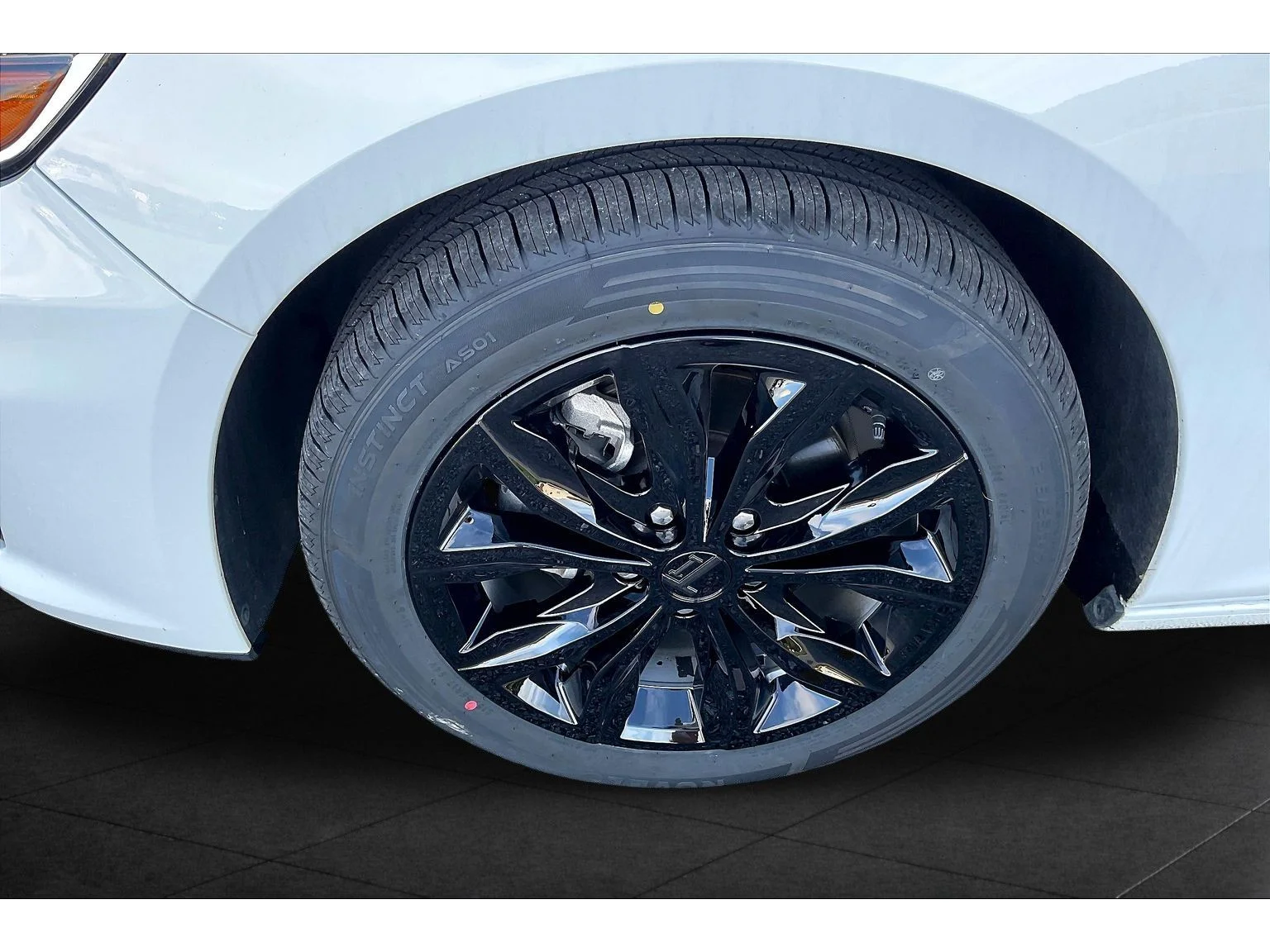 Used 2025 Summit White Chevrolet 1LT image 7