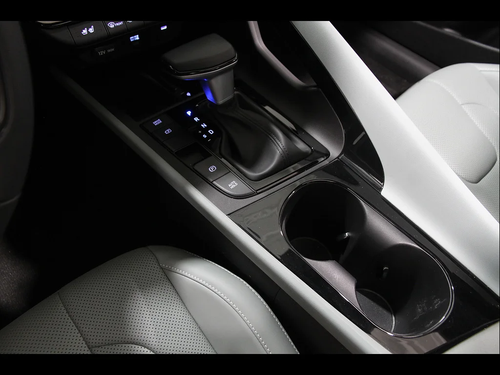 Used 2025 Serenity White Pearl Hyundai Limited image 15