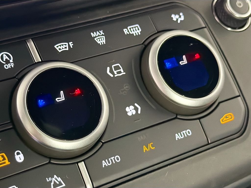 New 2026 Fuji White Land Rover X-Dynamic SE image 21
