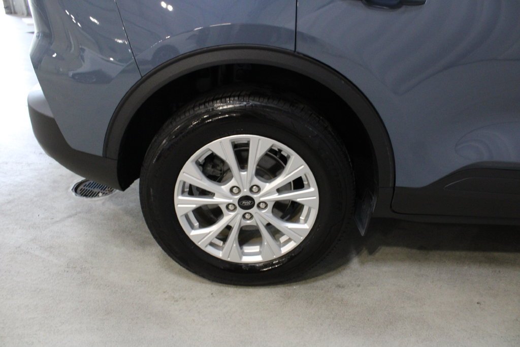 Used 2023 Vapor Blue Ford Active image 26
