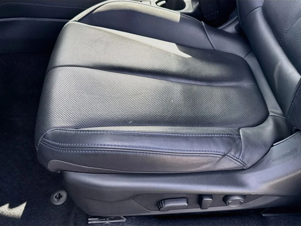 Used 2025 White Subaru Limited image 25