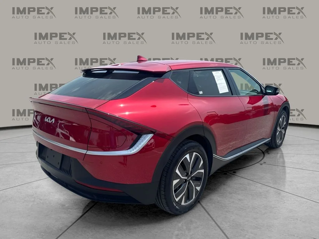 Used 2024 Red Kia Light image 3