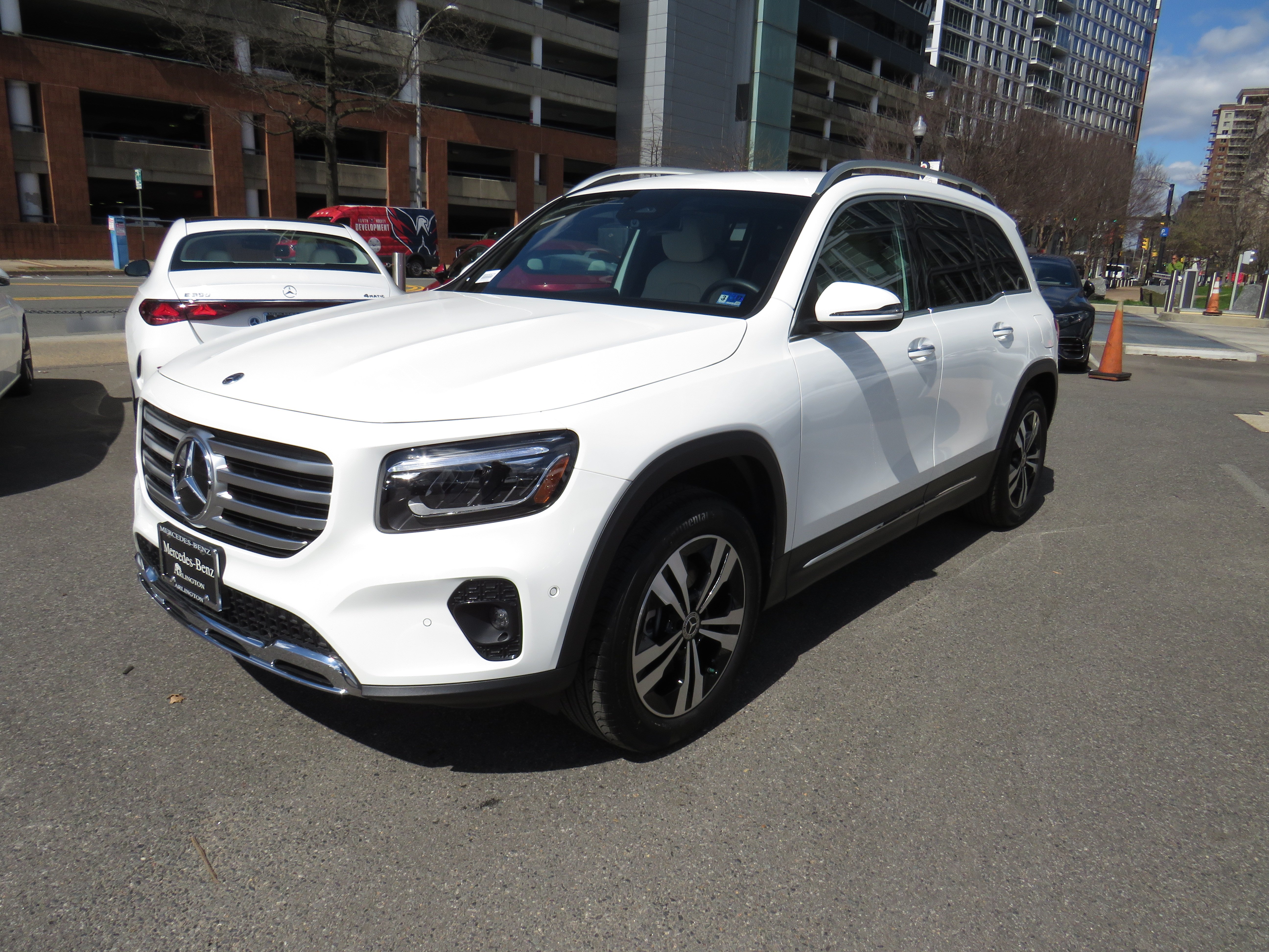 2025 Mercedes-Benz GLB GLB 250 4MATIC's photo
