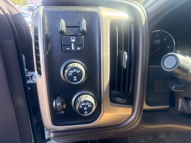 Used 2018 White GMC Denali image 10