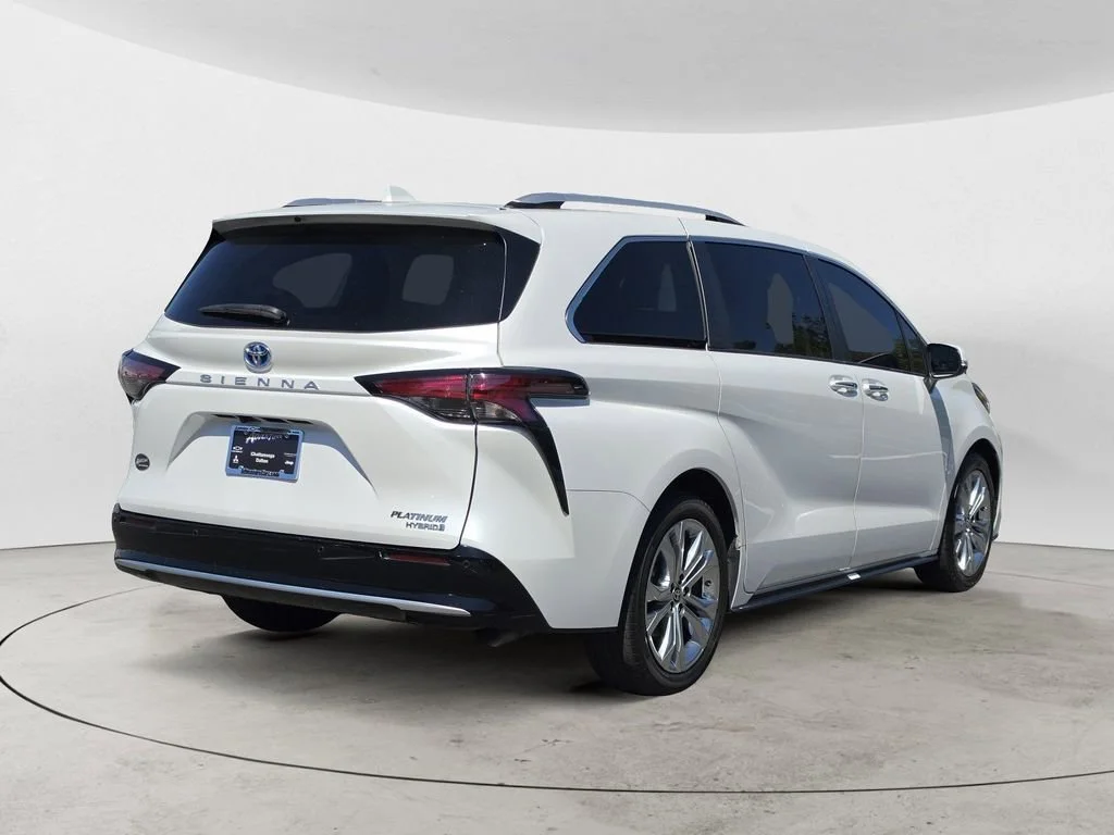 Used 2023  Toyota Platinum image 3