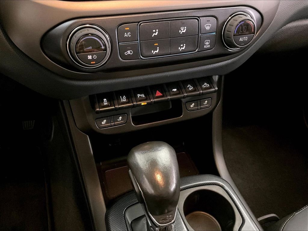 Used 2022 White Chevrolet Z71 image 37