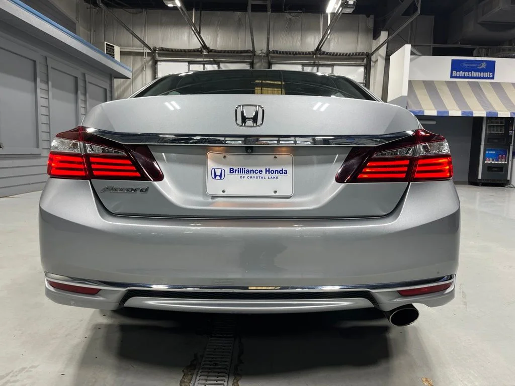 Certified Used 2016 Lunar Silver Metallic Honda LX image 6