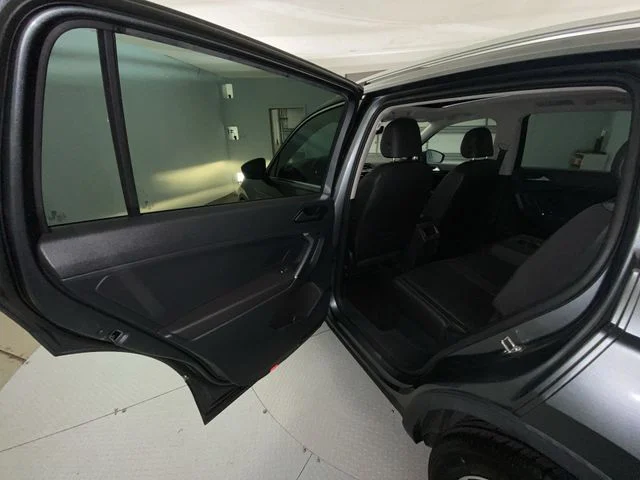 Used 2018 Gray Volkswagen 2.0T SEL image 23