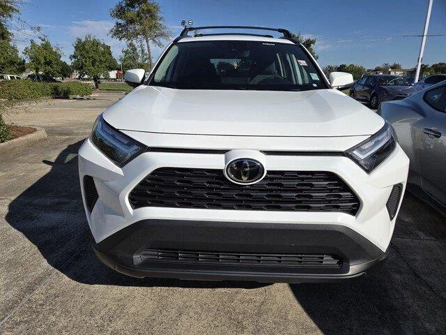 Used 2024 Ice Cap Toyota XLE image 2