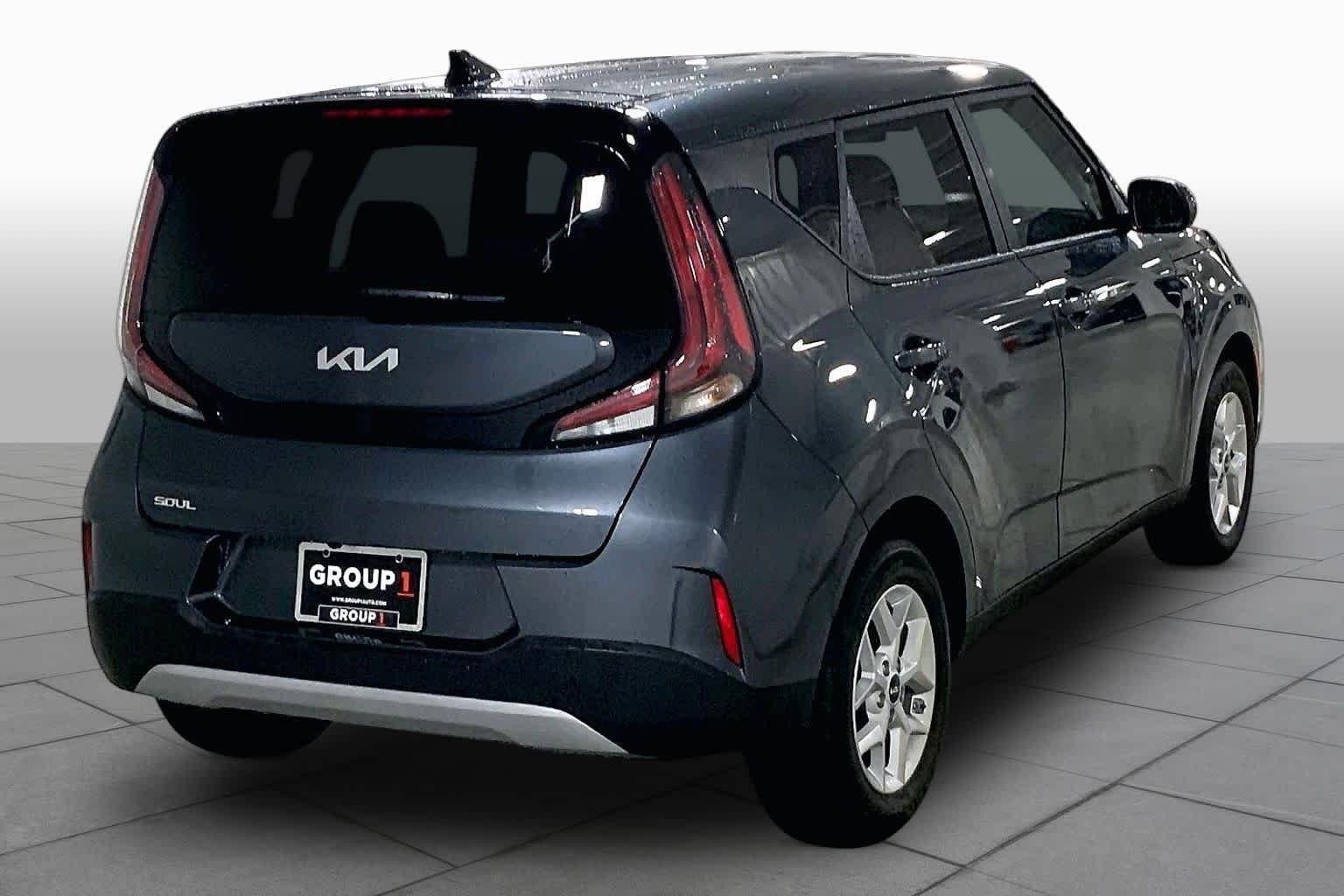 Used 2025 Gravity Gray Kia LX image 12