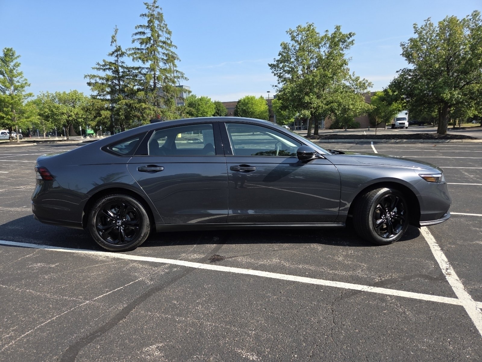 Certified Used 2025 Meteorite Gray Metallic Honda SE image 21
