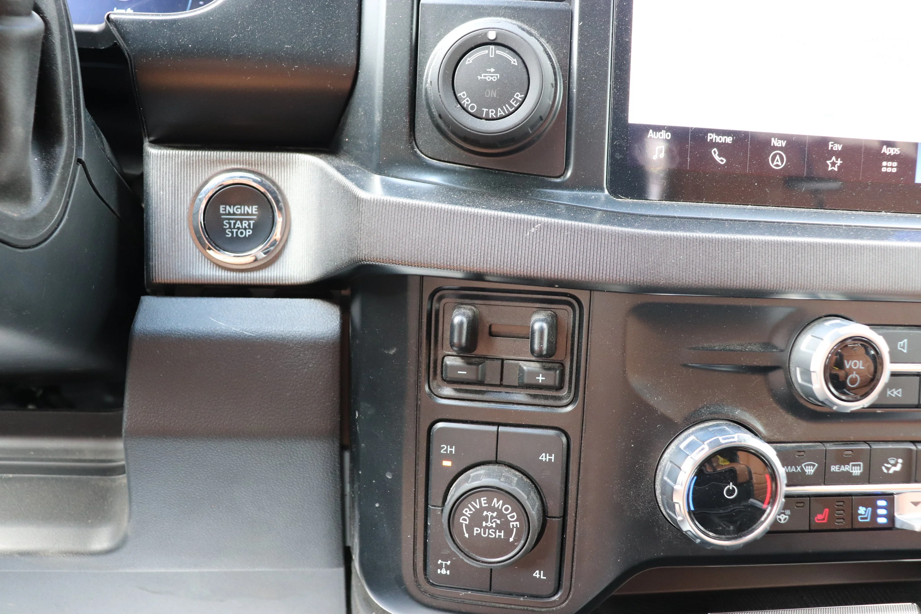 Certified Used 2023 White Ford PLATINUM 4WD Crew Cab 6.75