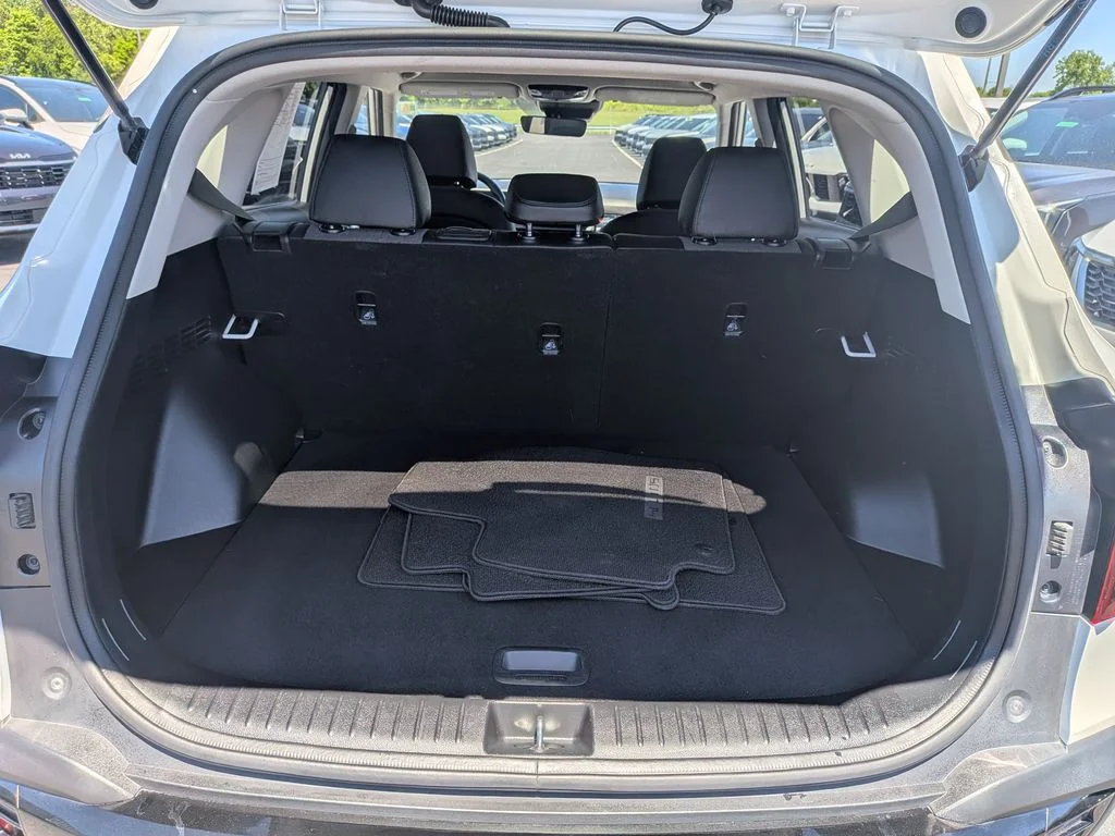 Used 2025 Snow White Pearl Kia S image 21