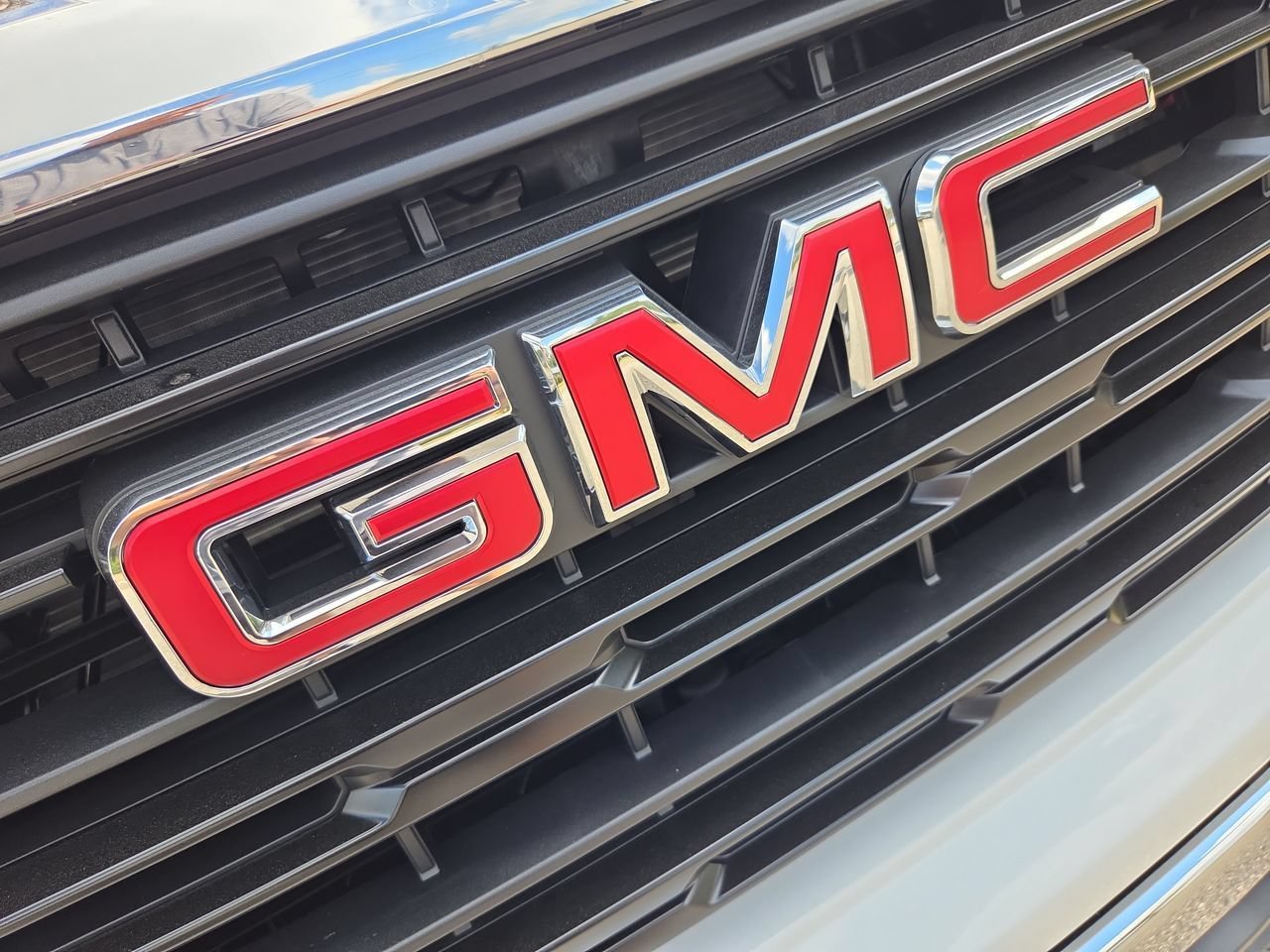 New 2026 Summit White GMC Pro image 32