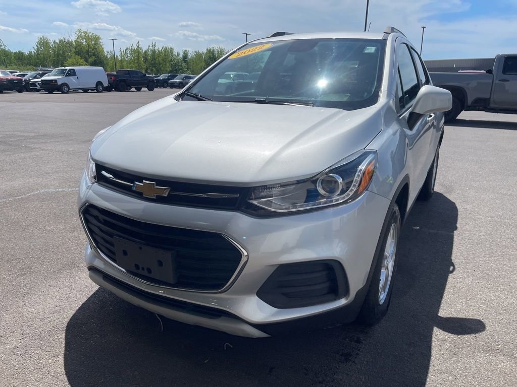 Used 2022 Silver Ice Metallic Chevrolet LT image 3