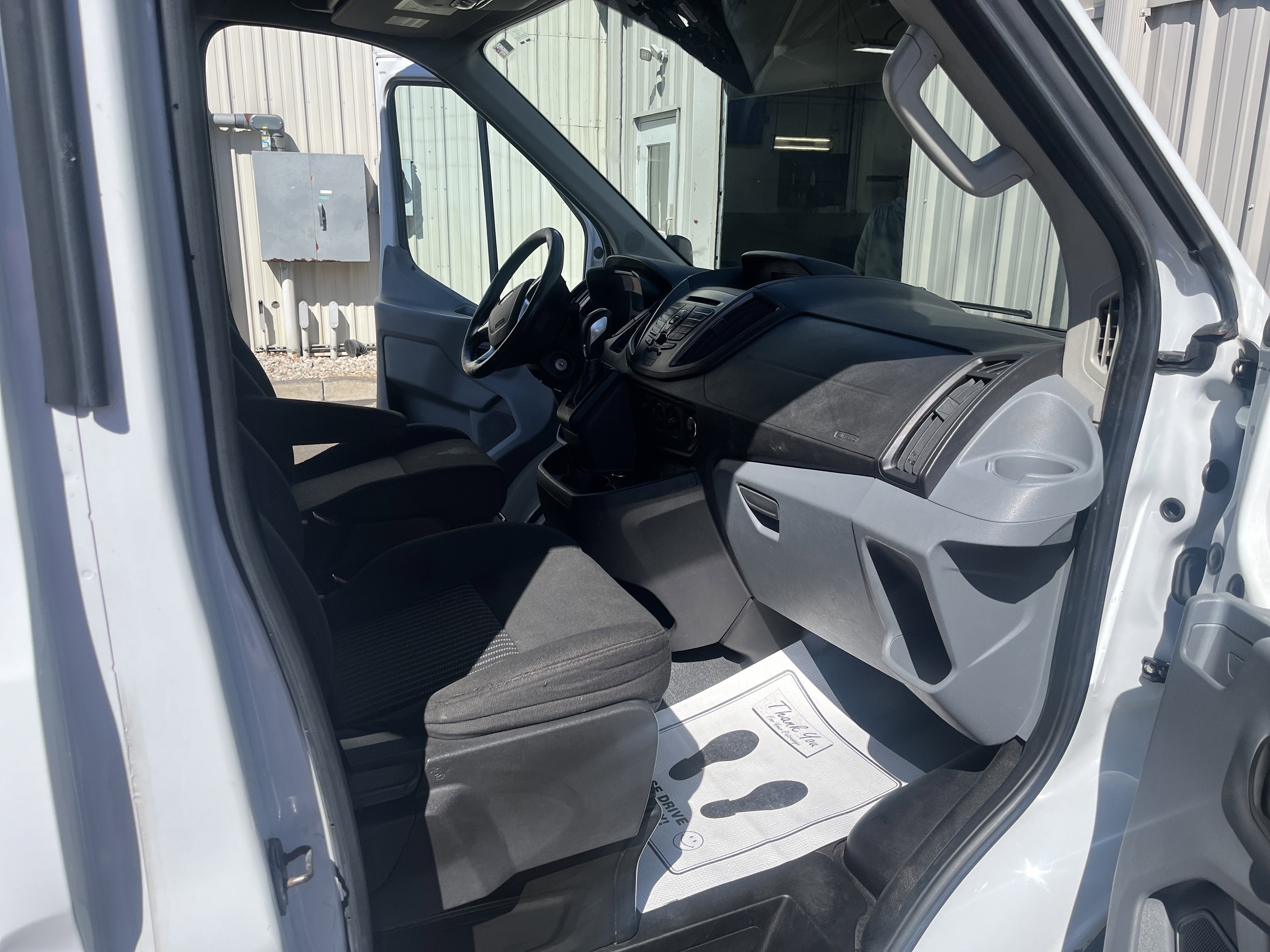 Used 2016  Ford T350HD image 16