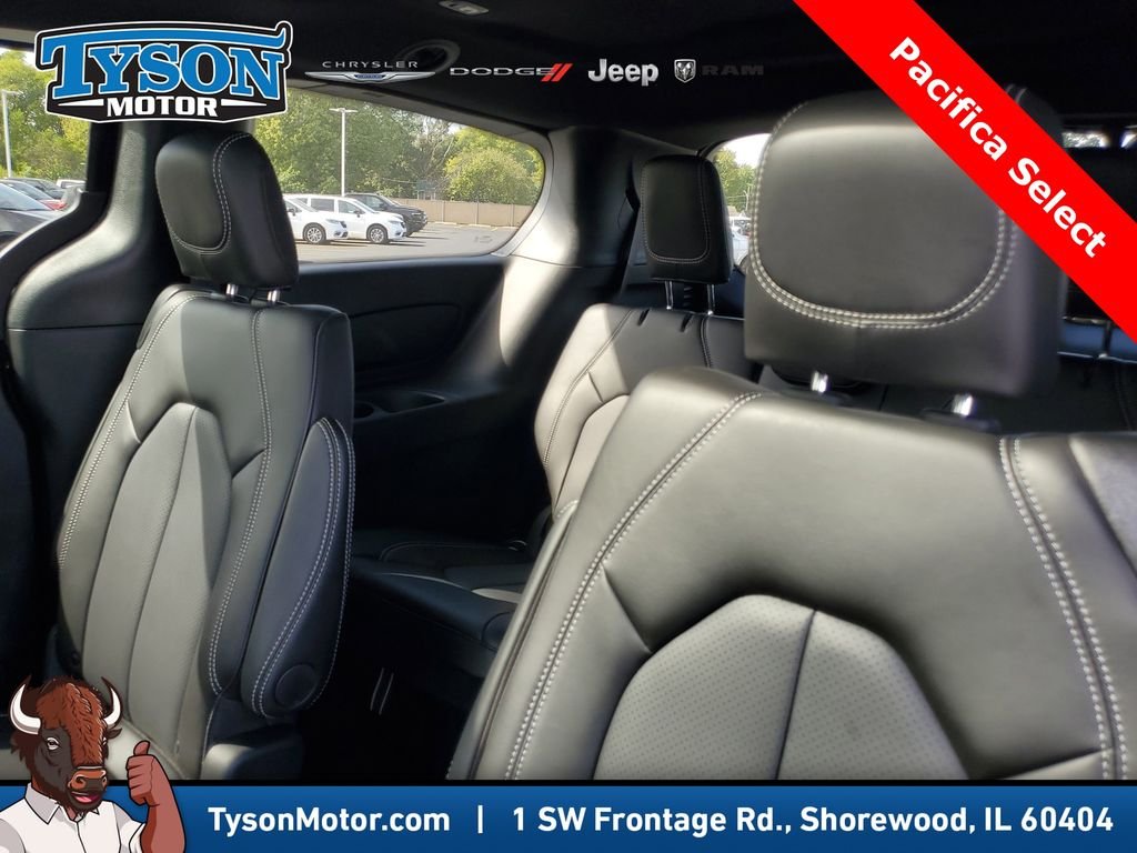 New 2026 Diamond Black Crystal Pearl-Coat Exterior Paint Chrysler Select image 12