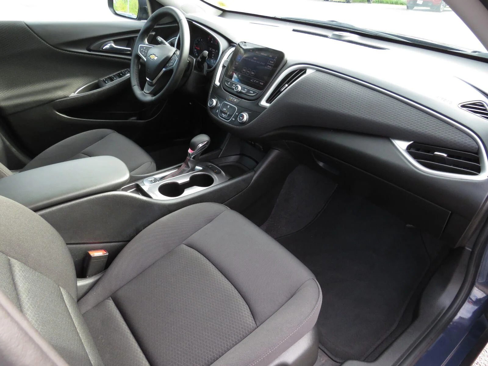 Used 2025 Night Shade Metallic Chevrolet RS image 16