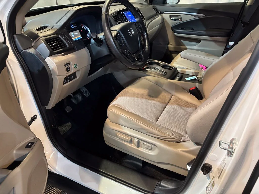 Certified Used 2023 Platinum White Pearl Honda AWD RTL image 34