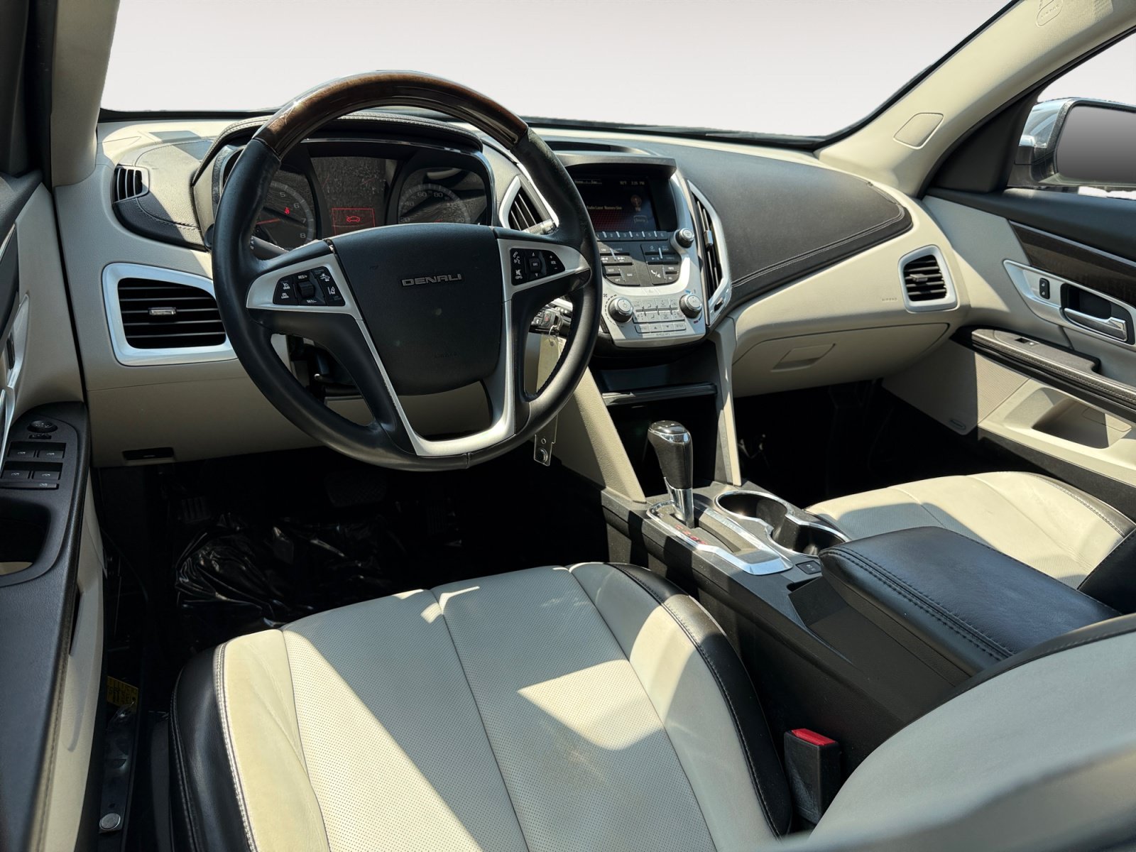 Used 2016 White Frost GMC Denali image 15