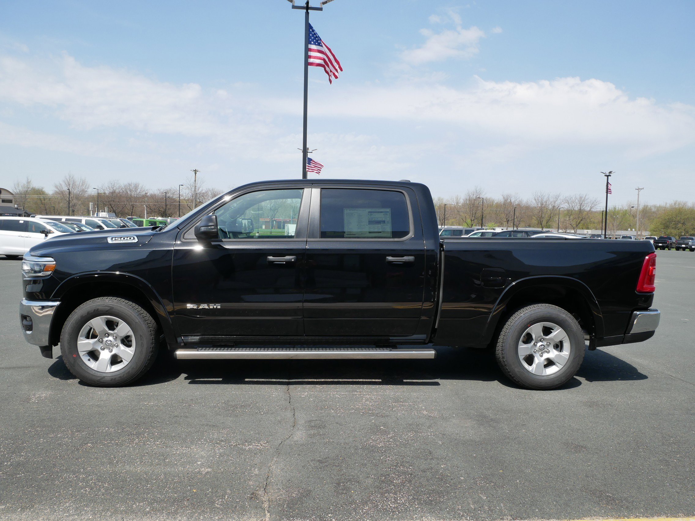 New 2026 Diamond Black Crystal Pearl-Coat Exterior Paint RAM Big Horn image 5