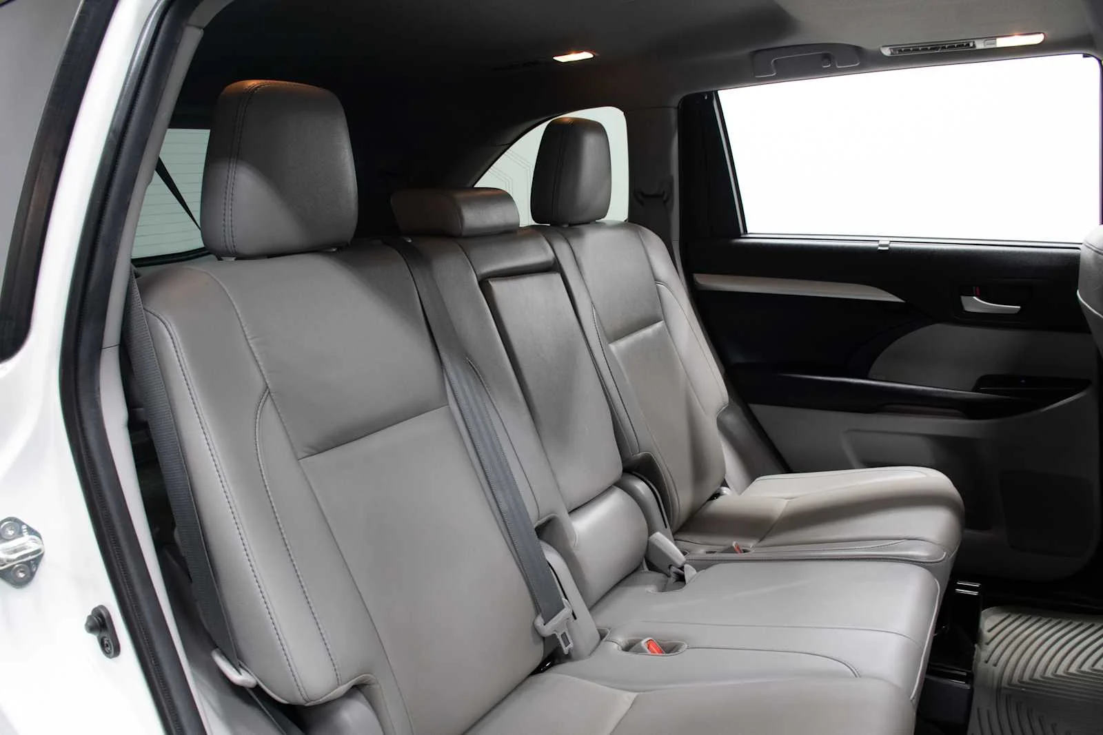 Used 2019 Blizzard Pearl Toyota XLE image 21