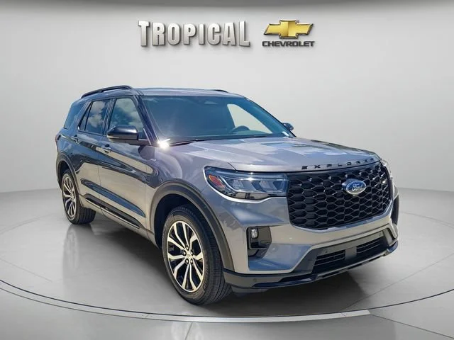 Used 2025 Gray Ford ST-Line image 4