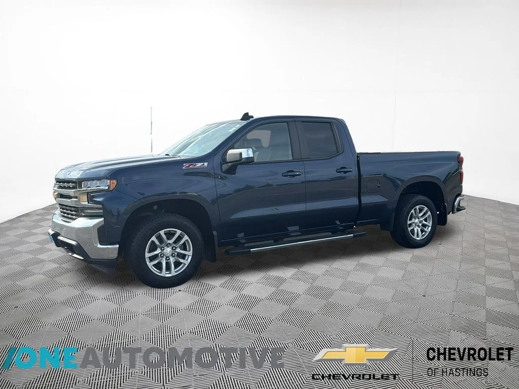 Used 2020 Chevrolet Silverado 1500 LT with VIN 1GCRYDED8LZ293682 for sale in Hastings, Minnesota