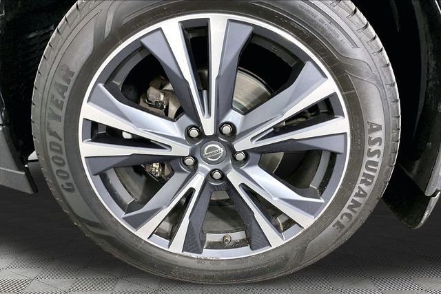Used 2017 Gray Nissan Platinum image 32